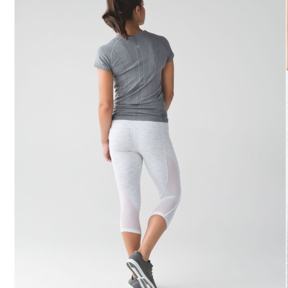 Lululemon Run With The Sun Crop - Picture 2 of 14